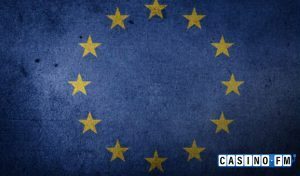 EU-Fahne mit CasinoFM-Logo